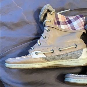 Sperry size 8 leather with flannel